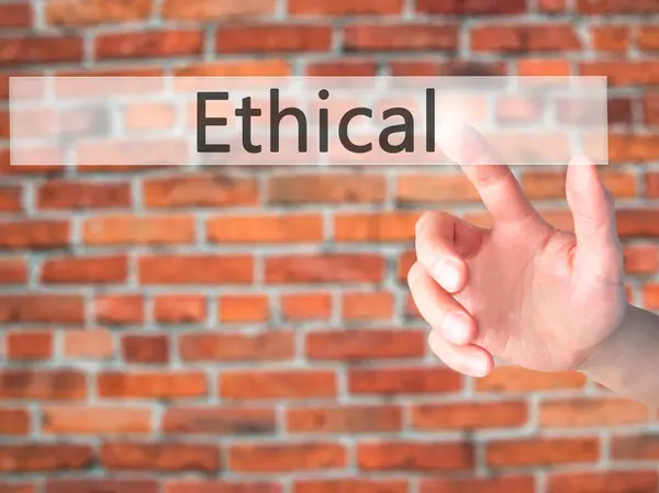 Ethical - Mano premendo un pulsante sul concetto di sfondo sfocato o — Foto Stock