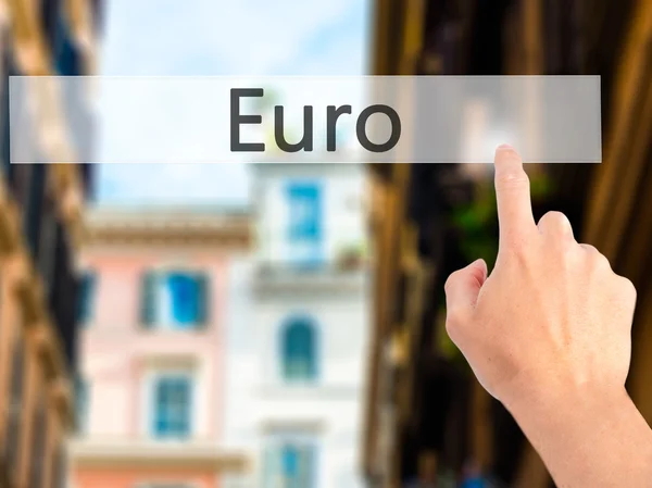 Euro - Mano presionando un botón en el concepto de fondo borroso en v —  Fotos de Stock