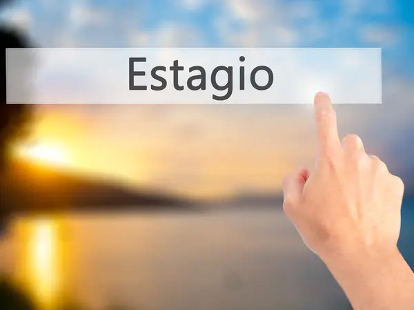 Estagio (praktik på portugisiska) - Hand trycka på en knapp på b — Stockfoto