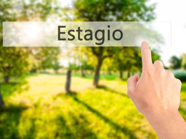 Estagio (Praktikum auf portugiesisch) - per Hand einen Knopf auf b drücken — Stockfoto