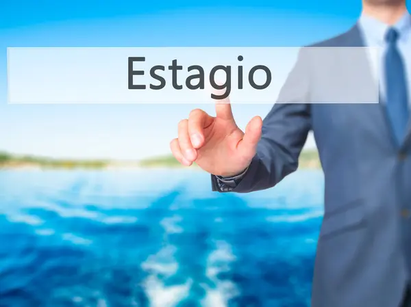 Estagio (стажування на португальській мові) - бізнесмен рука клавіші b — стокове фото