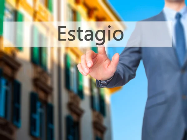 Estagio (Prácticas en Portugués) - Empresario a mano presionando b — Foto de Stock