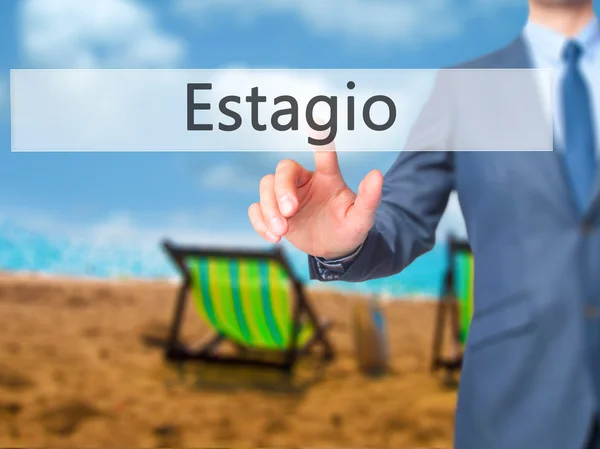 Estagio (staż w języku portugalskim) - biznesmen ręcznie naciskając klawisz b — Zdjęcie stockowe