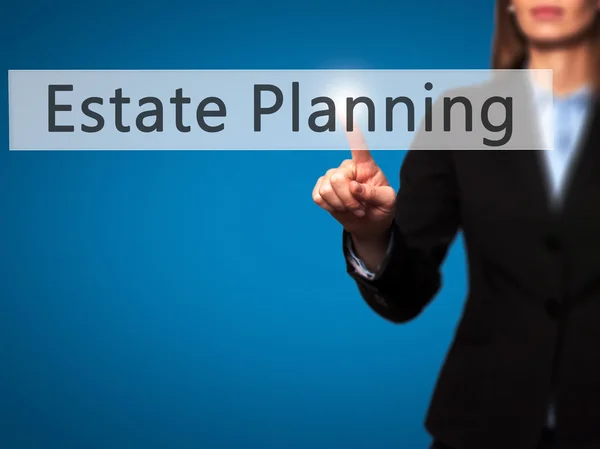 Estate Planning - affärskvinna handen trycka knappen på touch sc — Stockfoto