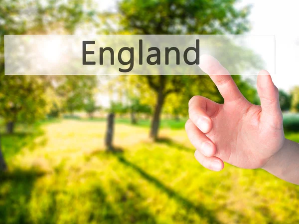 England - Hand indrukken van een knop op de onscherpe achtergrond concept o — Stockfoto