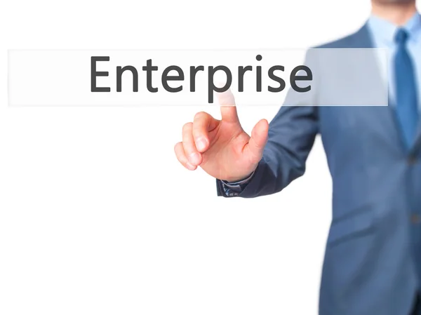 Enterprise-zakenman handdruk knop op aanraakscherm in — Stockfoto