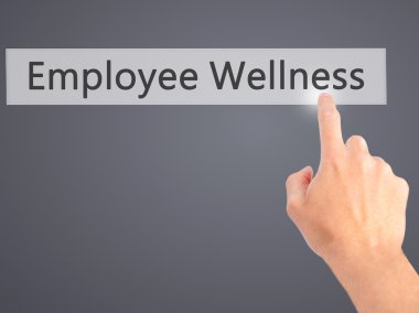 Çalışan Wellness - El bulanık arka plan üzerinde bir düğmeye basarak