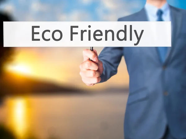 Eco friendly-zakenman hand holding teken — Stockfoto