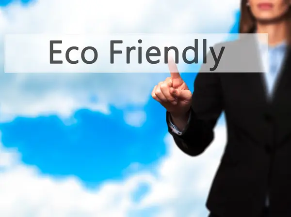 Umweltfreundlich - Geschäftsfrau drückt Hand auf Touch-Geröll — Stockfoto