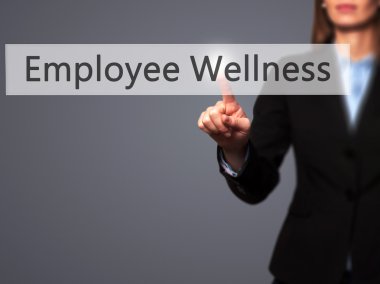 Çalışan Wellness - İş kadını el touch tuşuna basarak 