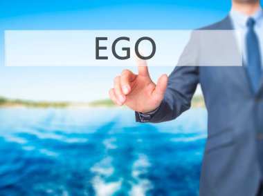 Ego - dokunmatik ekran arayüzü işadamı el basarak düğmesini