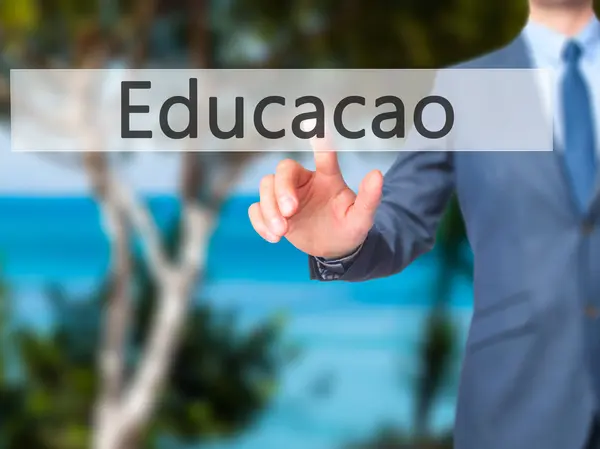 Education (Educacao in Portuguese) - Businessman hand pressing b — Stock Photo, Image