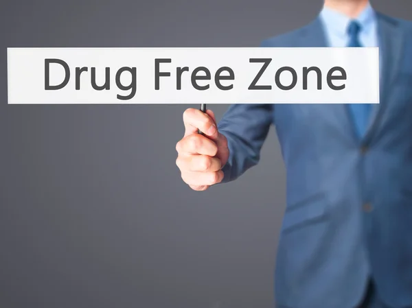 Drogenfreie Zone - Geschäftsmann hält Handzeichen — Stockfoto