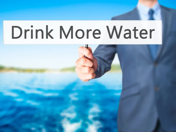 Beber mais água - Empresário mão segurando sinal — Fotografia de Stock