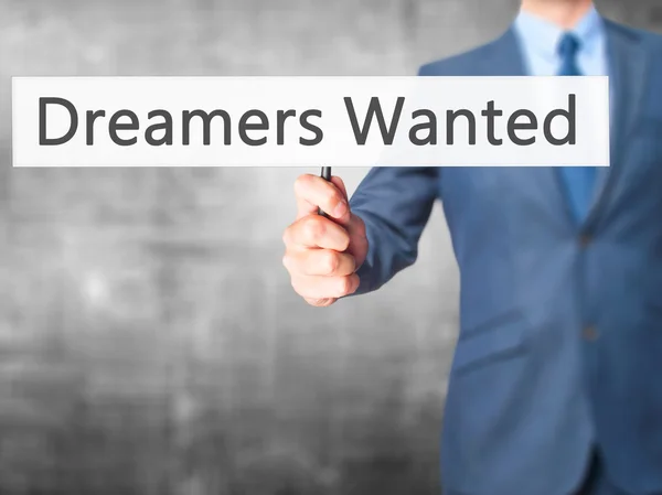 Ονειροπόλοι Wanted - επιχειρηματίας χέρι κρατάει πινακίδα — Φωτογραφία Αρχείου