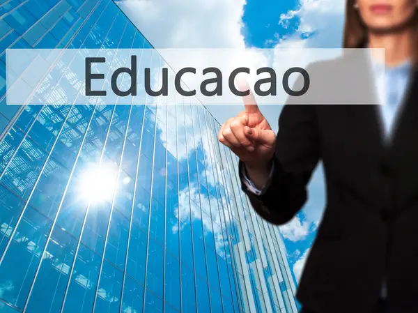 Educaco (Educación en Portugués) - Empresaria presionando a mano —  Fotos de Stock