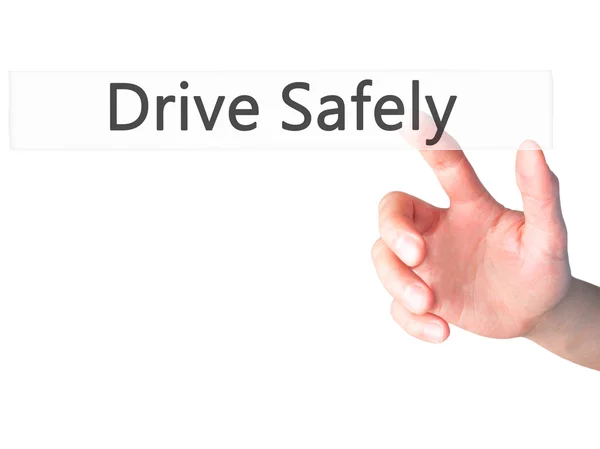 Guidare in modo sicuro - Mano premendo un pulsante su sfondo sfocato conc — Foto Stock