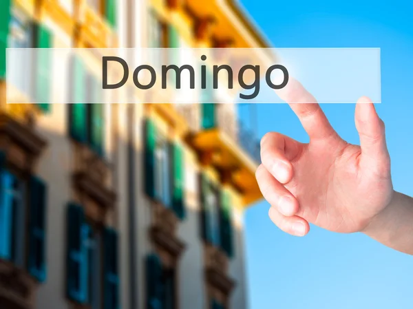 Domingo - kéz egy gombnyomásra elmosódott háttér koncepció o — Stock Fotó