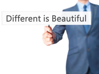 -İş adamı el işareti tutarak farklı güzeldir