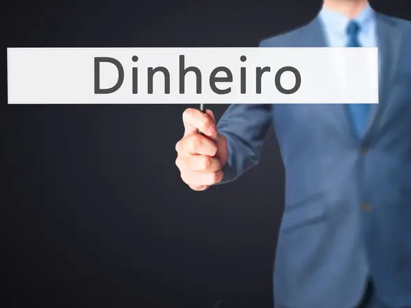 Dinheiro (Dinero en portugués) - Empresario mano sosteniendo letrero — Foto de Stock