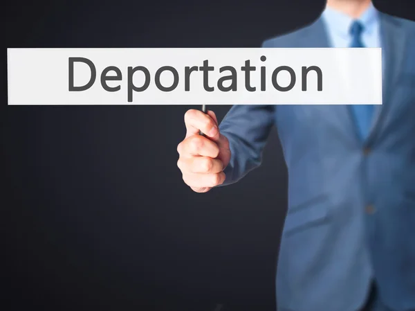 Deportación - Empresario mano sosteniendo cartel — Foto de Stock