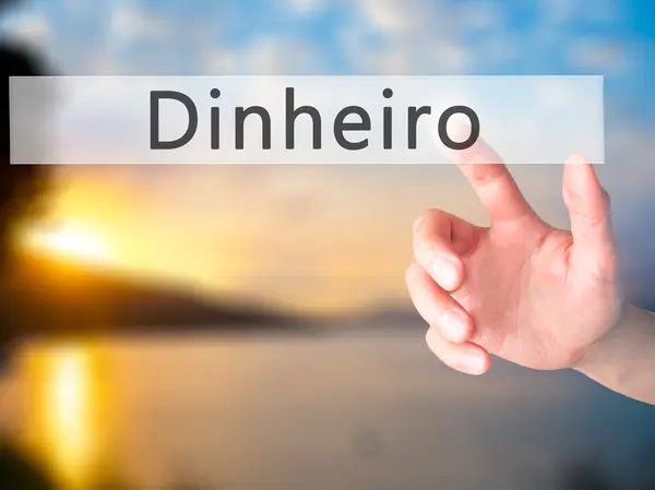 Dinheiro (Uang dalam bahasa Portugis) - Tangan menekan tombol pada kabur — Stok Foto