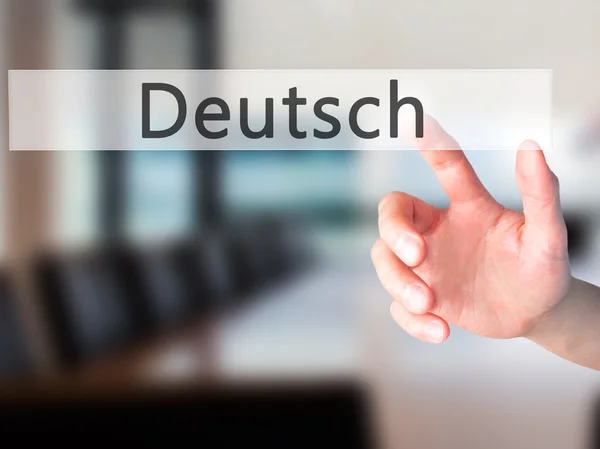 Deutsh (Γερμανικά στα γερμανικά) - χέρι πιέζοντας ένα κουμπί σε θολή ΒΑ — Φωτογραφία Αρχείου