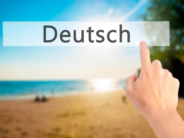 Deutsh (Γερμανικά στα γερμανικά) - χέρι πιέζοντας ένα κουμπί σε θολή ΒΑ — Φωτογραφία Αρχείου