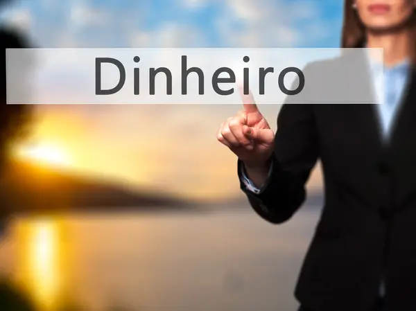 Dinheiro (pengar på portugisiska)-affärskvinna peka fingrar på — Stockfoto