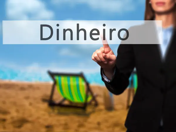 Dinheiro (Деньги по-португальски) - деловая женщина указывает пальцем на — стоковое фото