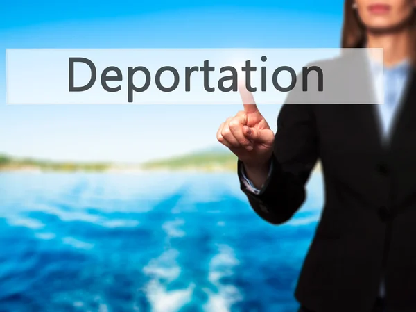 Deportatie - Business vrouw punt vinger op het scherm van de aanraking van de Duw een — Stockfoto