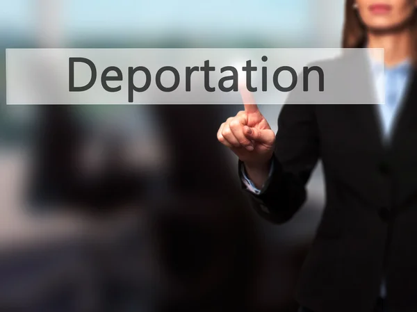 Deportación - Mujer de negocios señalar el dedo en la pantalla táctil push a — Foto de Stock