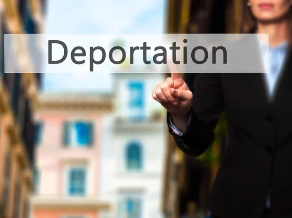 Deportacja - biznes kobieta punkt palcem na ekranie dotykowym push — Zdjęcie stockowe