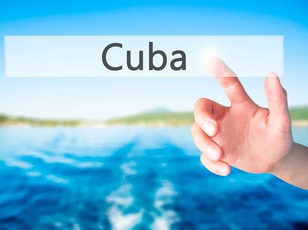 Cuba - Mano presionando un botón sobre el concepto de fondo borroso en v —  Fotos de Stock