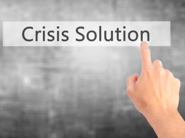 Kriz çözüm - arka plan bulanık c üzerinde bir düğmeye basarak el