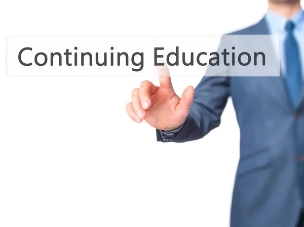 Educación Continua - Empresario botón táctil de mano en virtual —  Fotos de Stock