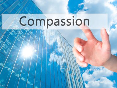 Şefkat - arka plan bulanık concep üzerinde bir düğmeye basarak el