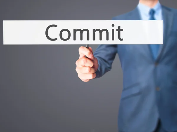 Commit - Бізнесмен, що показує знак — стокове фото