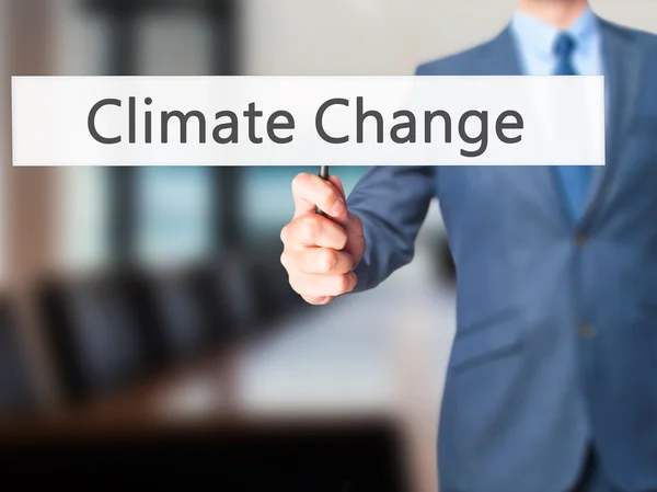 Klimawandel - Geschäftsmann zeigt Zeichen — Stockfoto