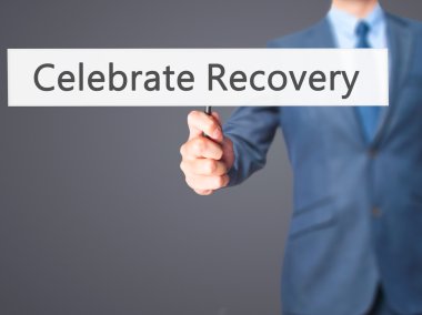 Kurtarma - iş adamı işaret gösteren kutlamak