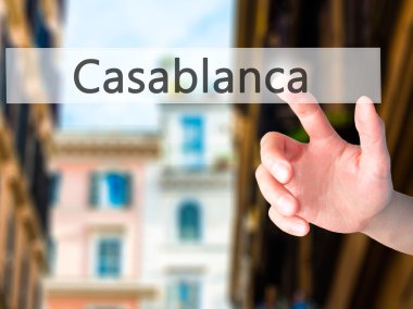 Casablanca - arka plan bulanık concep üzerinde bir düğmeye basarak el