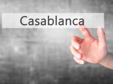 Casablanca - arka plan bulanık concep üzerinde bir düğmeye basarak el
