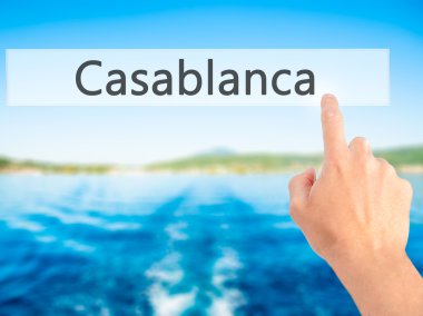 Casablanca - arka plan bulanık concep üzerinde bir düğmeye basarak el