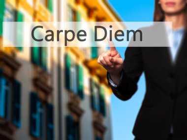 Carpe Diem - dokunmadan veya düğmeye işaret izole el