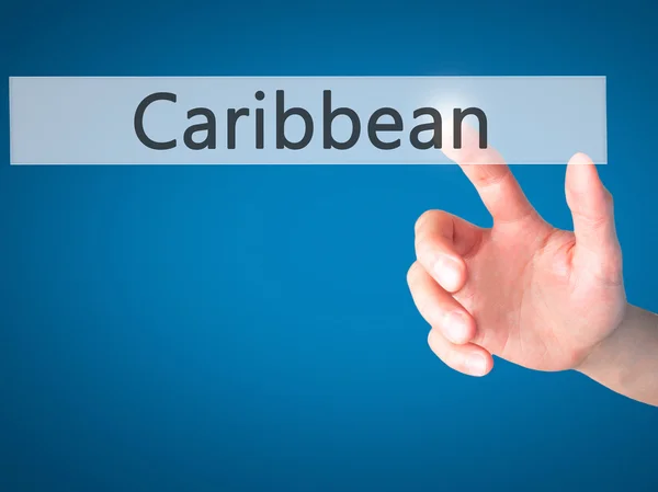 Caribe - Mão pressionando um botão no conceito de fundo borrado — Fotografia de Stock