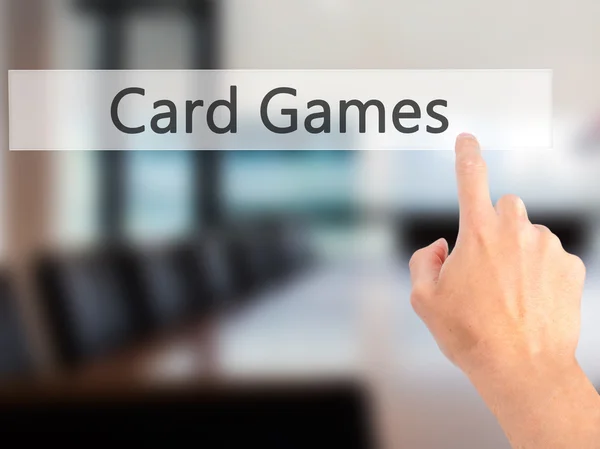 Juegos de cartas - Mano presionando un botón sobre fondo borroso cóncavo —  Fotos de Stock
