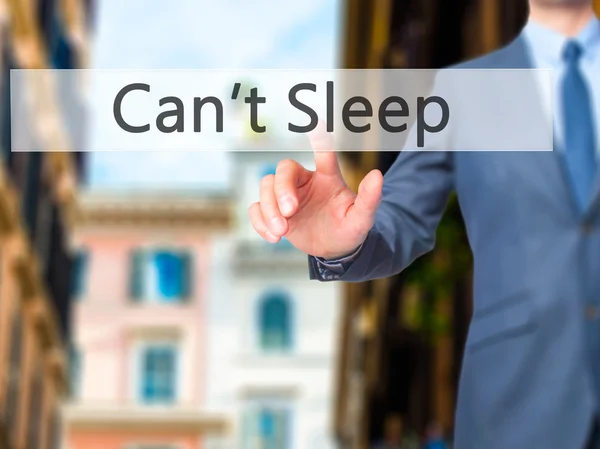 Kann nicht schlafen - Geschäftsmann drückt auf digitalen Bildschirm. — Stockfoto