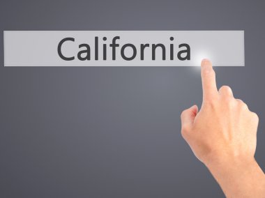 California - arka plan bulanık concep üzerinde bir düğmeye basarak el