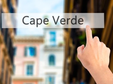 Cape Verde - arka plan bulanık concep üzerinde bir düğmeye basarak el