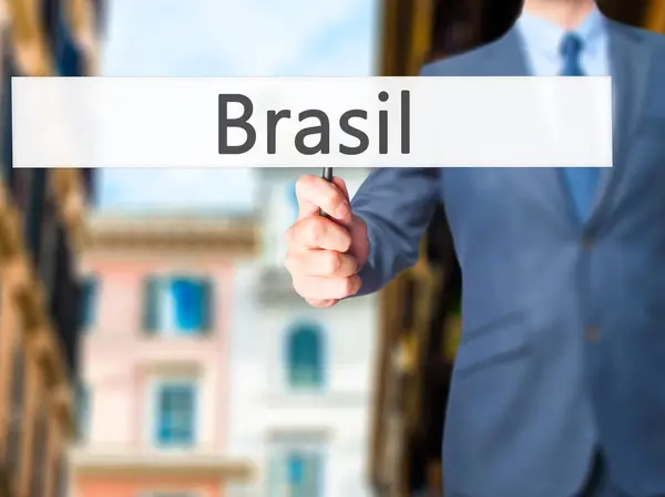 Brasilien - Geschäftsmann hält Schild in der Hand — Stockfoto